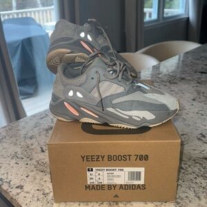 YEEZY BOOST 700 GRAY/BLUE INERTI